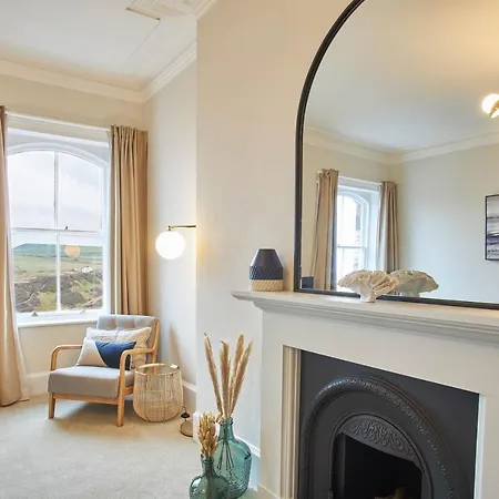 Host & - Huntcliff View Apartman *